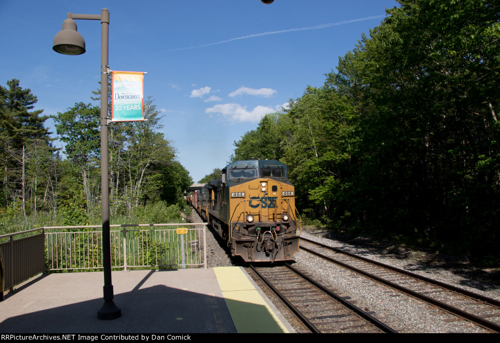 CSXT 464 Leads M427 at Wells Station